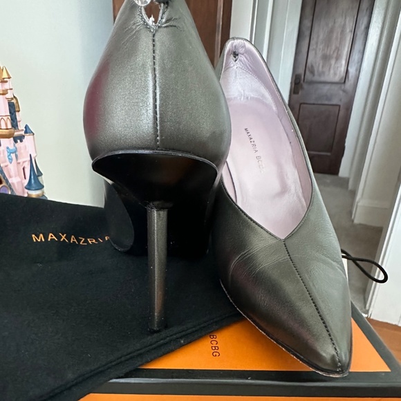 BCBG Max Azria "Luna" shoe, size 8.5 (39) heels, pewter color, leather - Picture 4 of 11